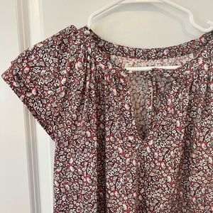 Red floral top 🛍️